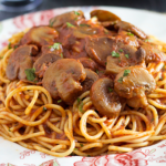 Spaguettis con Salsa de Tomate y Hongos