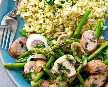 ARROZ CON ESPÁRRAGOS, SALCHICHAS Y HONGOS