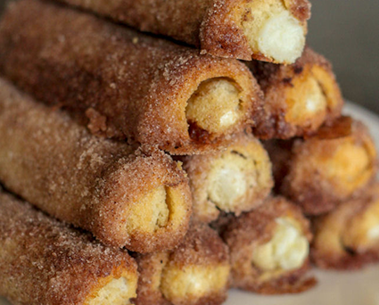 ROLLITOS DE QUESO CREMA Y CANELA