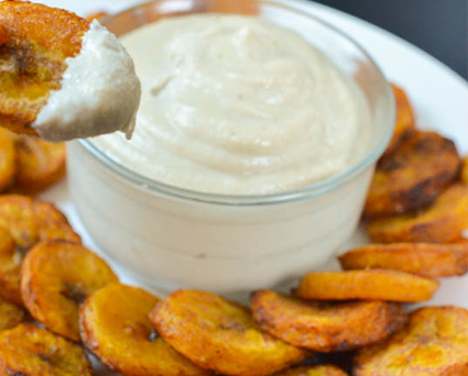 Platanos Maduros con Dip de Coco