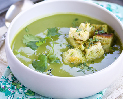 SOPA DE CULANTRO, ESPINACAS Y CULANTRO CON CRUTONES