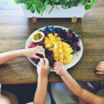 invitar niños comer saludable