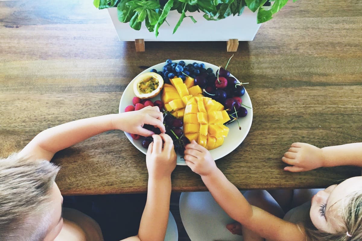 invitar niños comer saludable